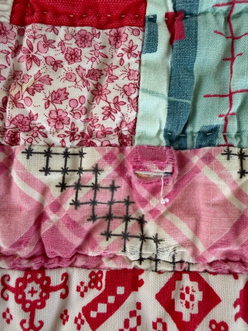 VTG Log Cabin Patchwork Quilt Fields & Furrows Scappy Gauzy 70x80 Flaws Cutter